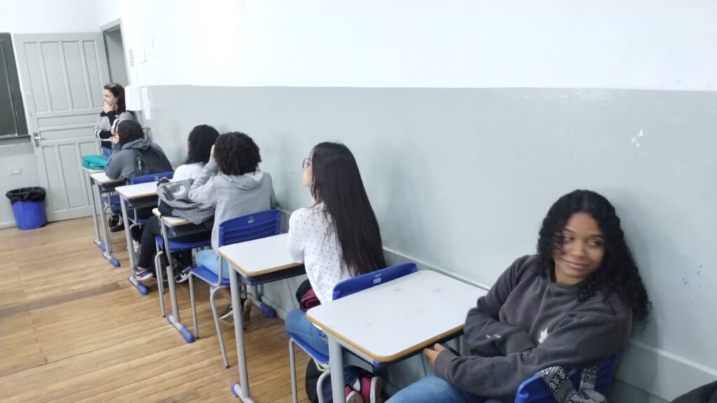 Ex-aluno do curso de informática, atualmente atuando no SICREDI partilha sua trajetória de vida com alunos do 3o e 4o Informática