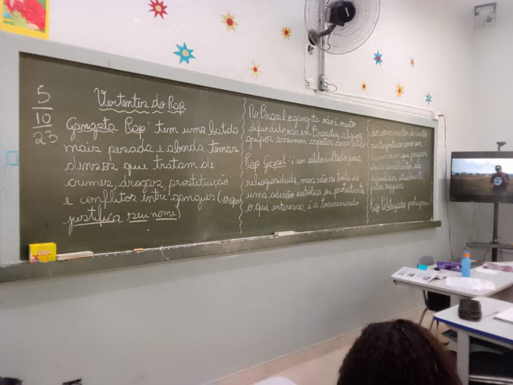 Profa. Luana desenvolve nas aulas de artes atividades diversificadas promovendo a sensibilização estética e cultural