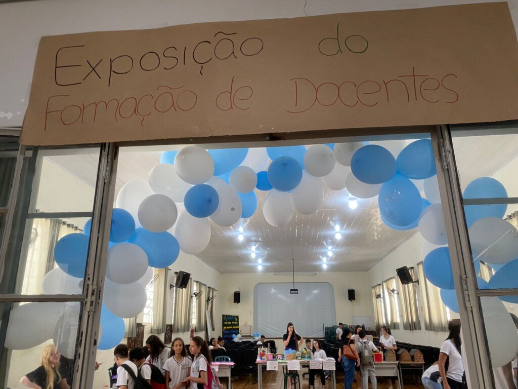 Alunos do Formação de Docentes apresentam resultados de atividades